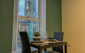 Orange Rentals-City Centre - High Spec - The Aqua Suite, Sleeps 4